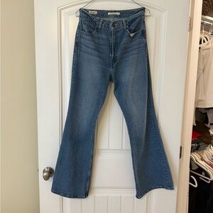 Levi’s 70s High Rise Flare Denim Jeans / Mid Wash / Size 29